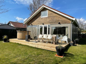 Familiewoning met jacuzzi nabij bij strand, 10 pers